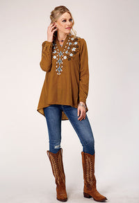 Roper Women's Embroidered Velvet Top