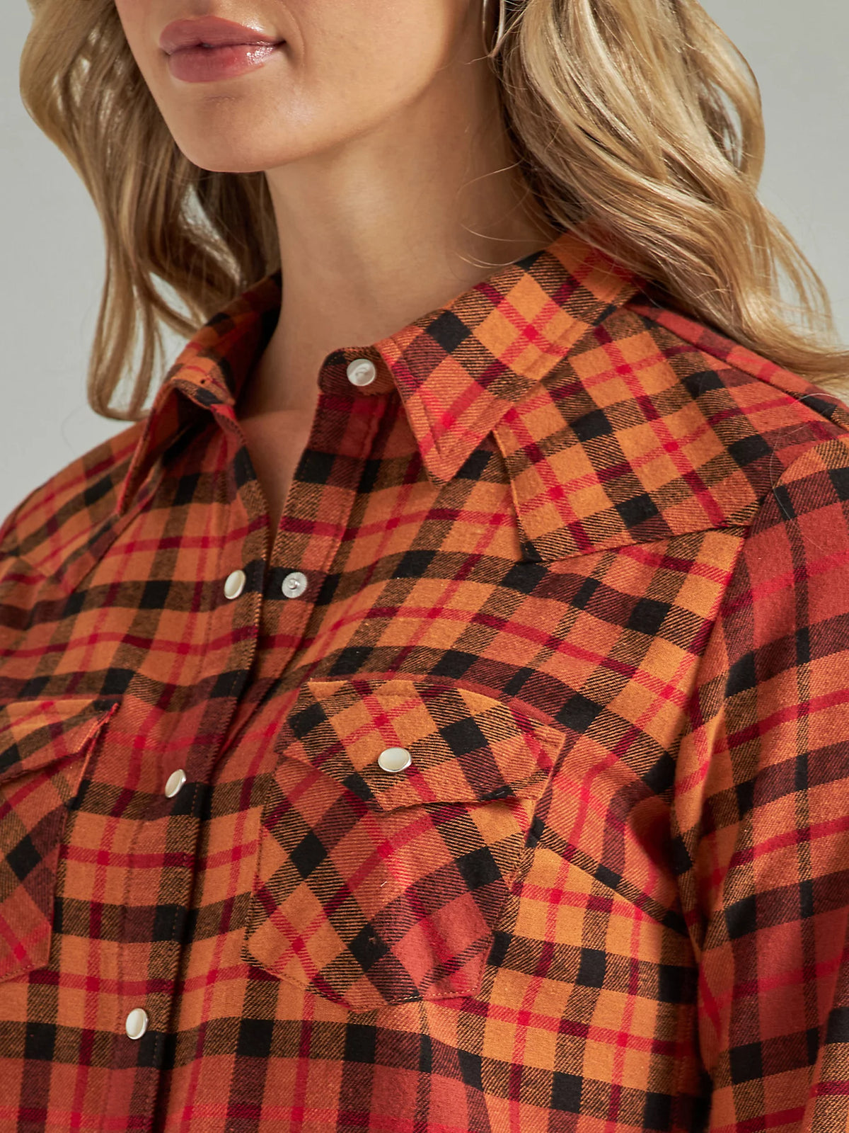 Wrangler Women's Long Sleeve Plaid Flannel Western Snap Shirt in Adobe