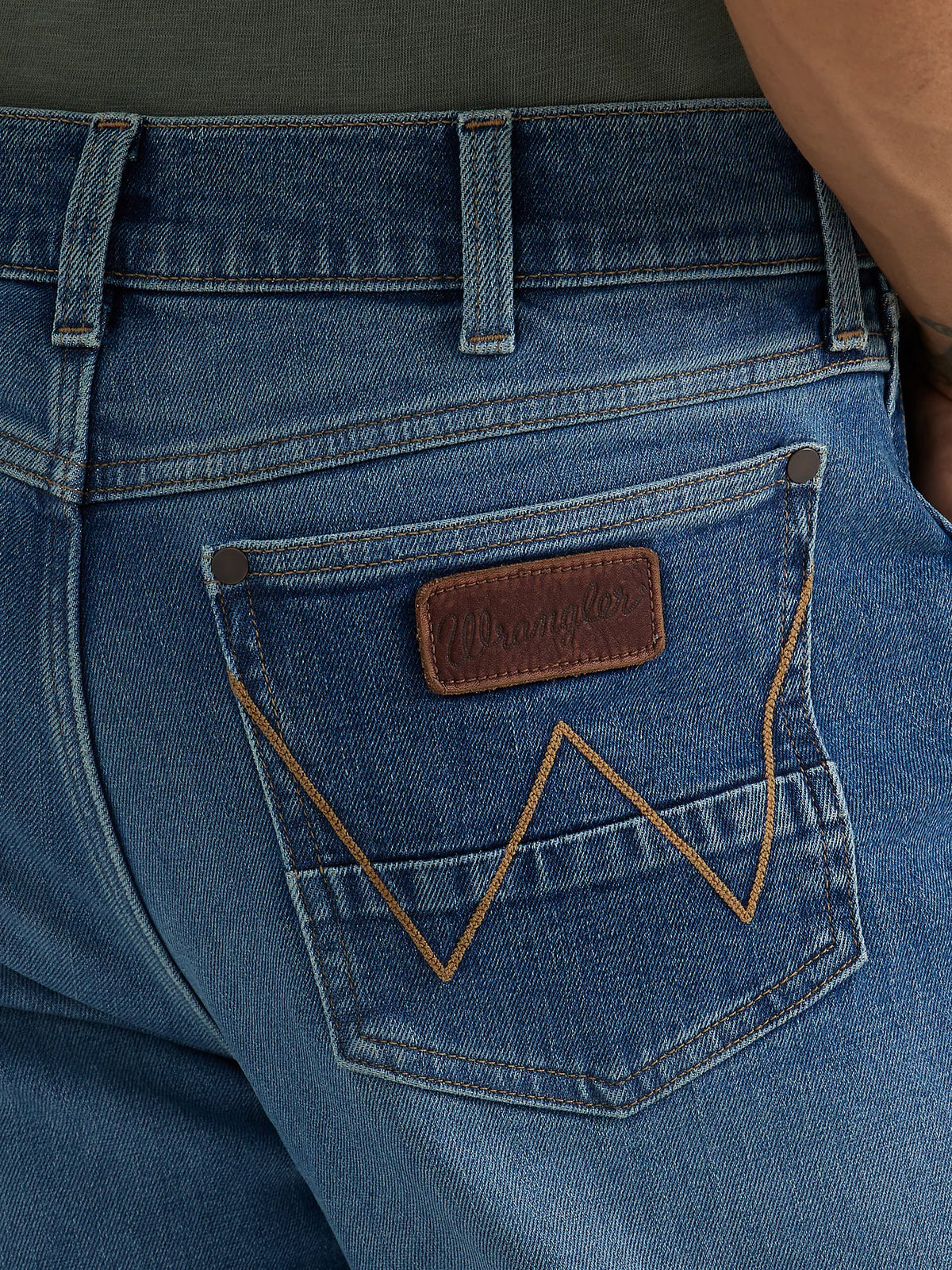 Wrangler Retro Men's Relaxed Bootcut Jean in Andalusian