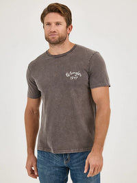 Wrangler Men's Mineral Wash Graphic Logo T-Shirt in Ganache