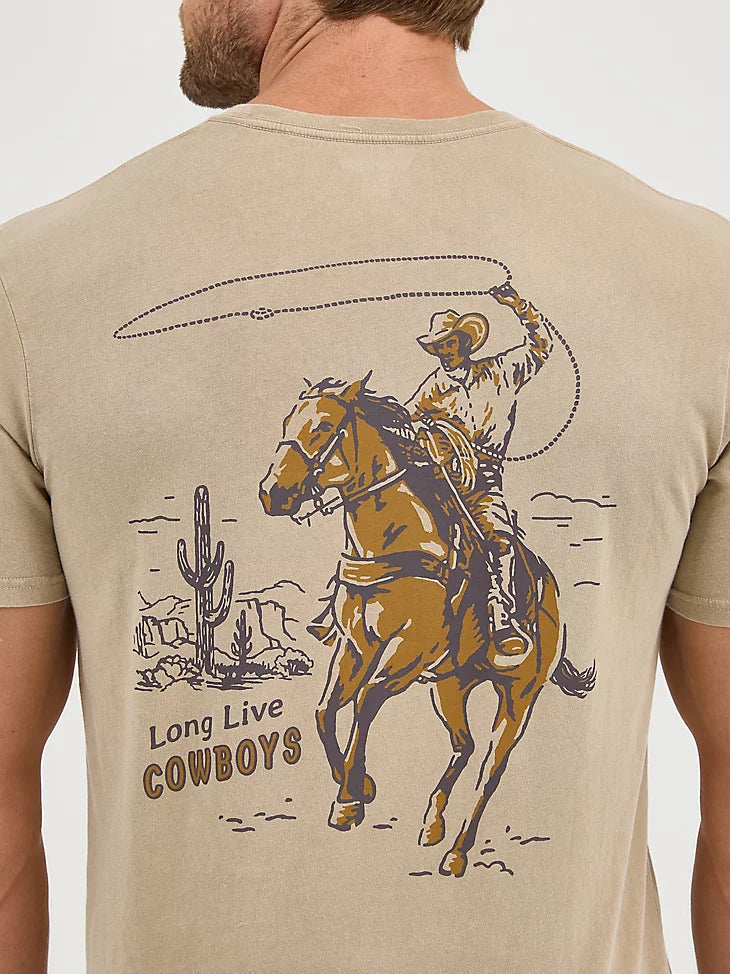 Wrangler Men's Mineral Wash Graphic Logo T-Shirt in Trenchcoat