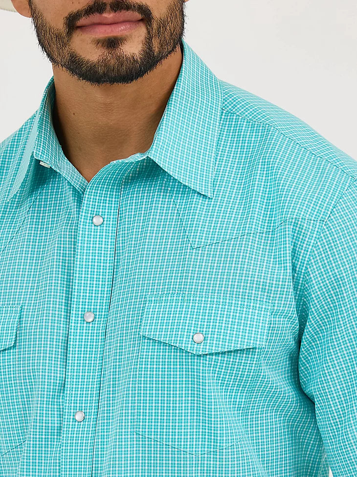Wrangler Men's S/S Wrinkle Resist Plaid Western Snap Shirt in Bright Turquoise