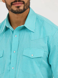 Wrangler Men's S/S Wrinkle Resist Plaid Western Snap Shirt in Bright Turquoise