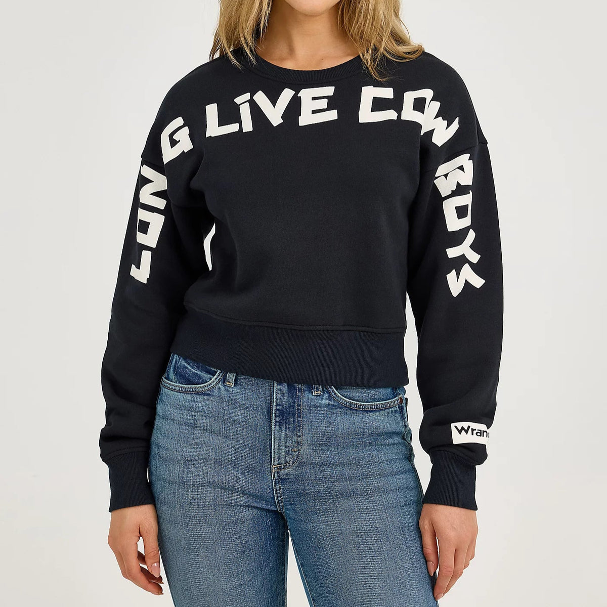 Wrangler Retro Women's Long Live Cowboys Crewneck Sweatshirt in Onyx