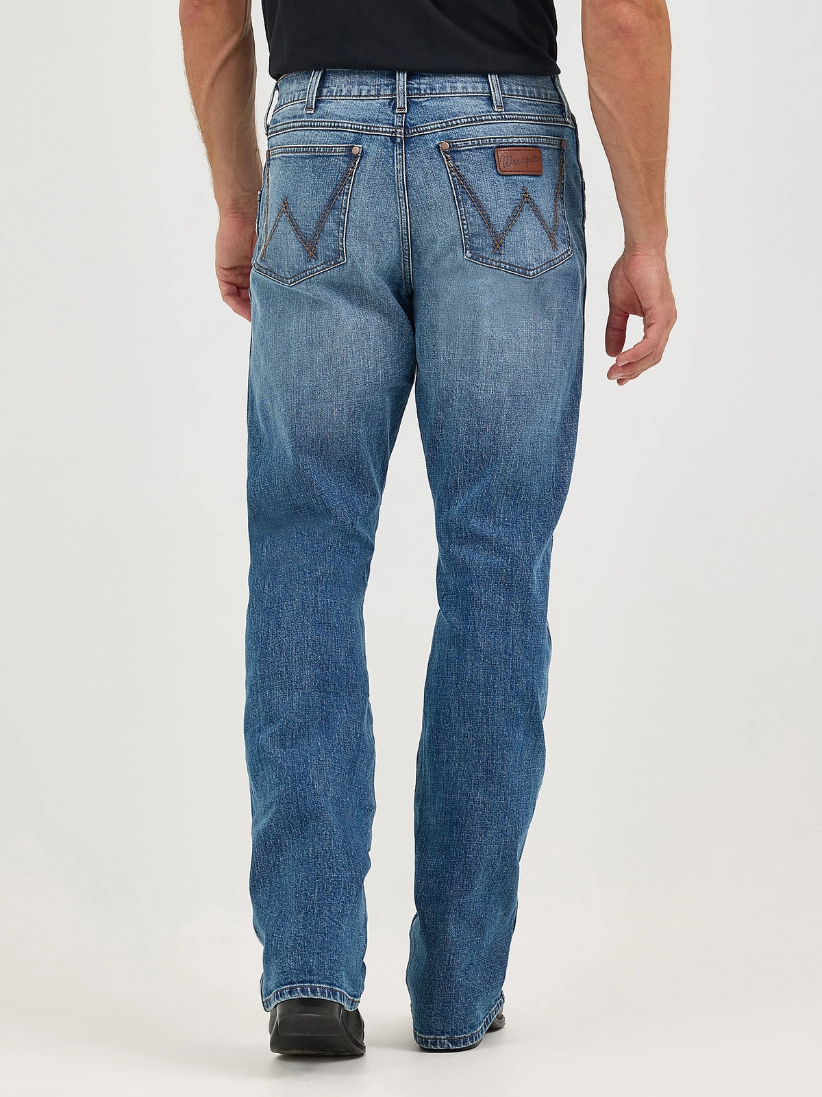 Wrangler Retro Men's Relaxed Bootcut Jean in Harris