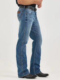 Wrangler Retro Men's Relaxed Bootcut Jean in Harris