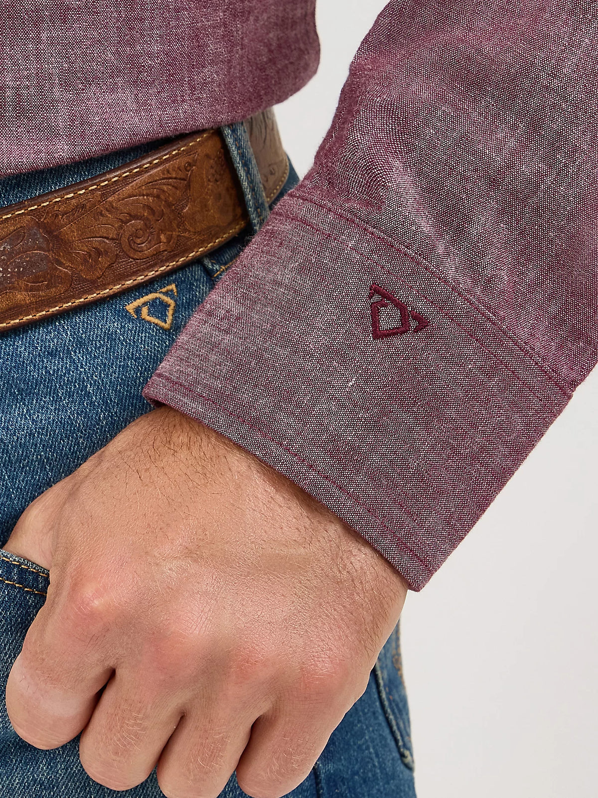 Wrangler Men's L/S Cody Johnson Sawtooth Pocket Western Snap Shirt in Burgundy