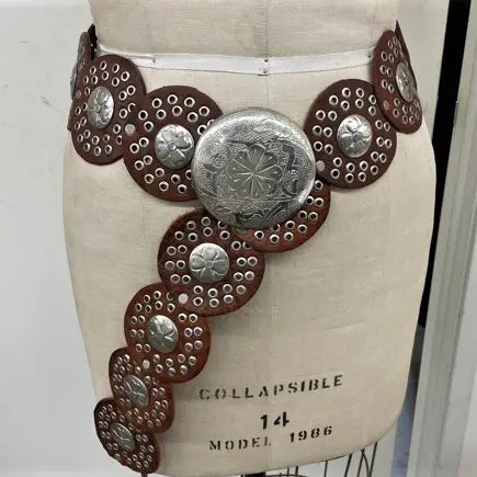 Women's Circle Leather Concho Fashion Belt in Brown
