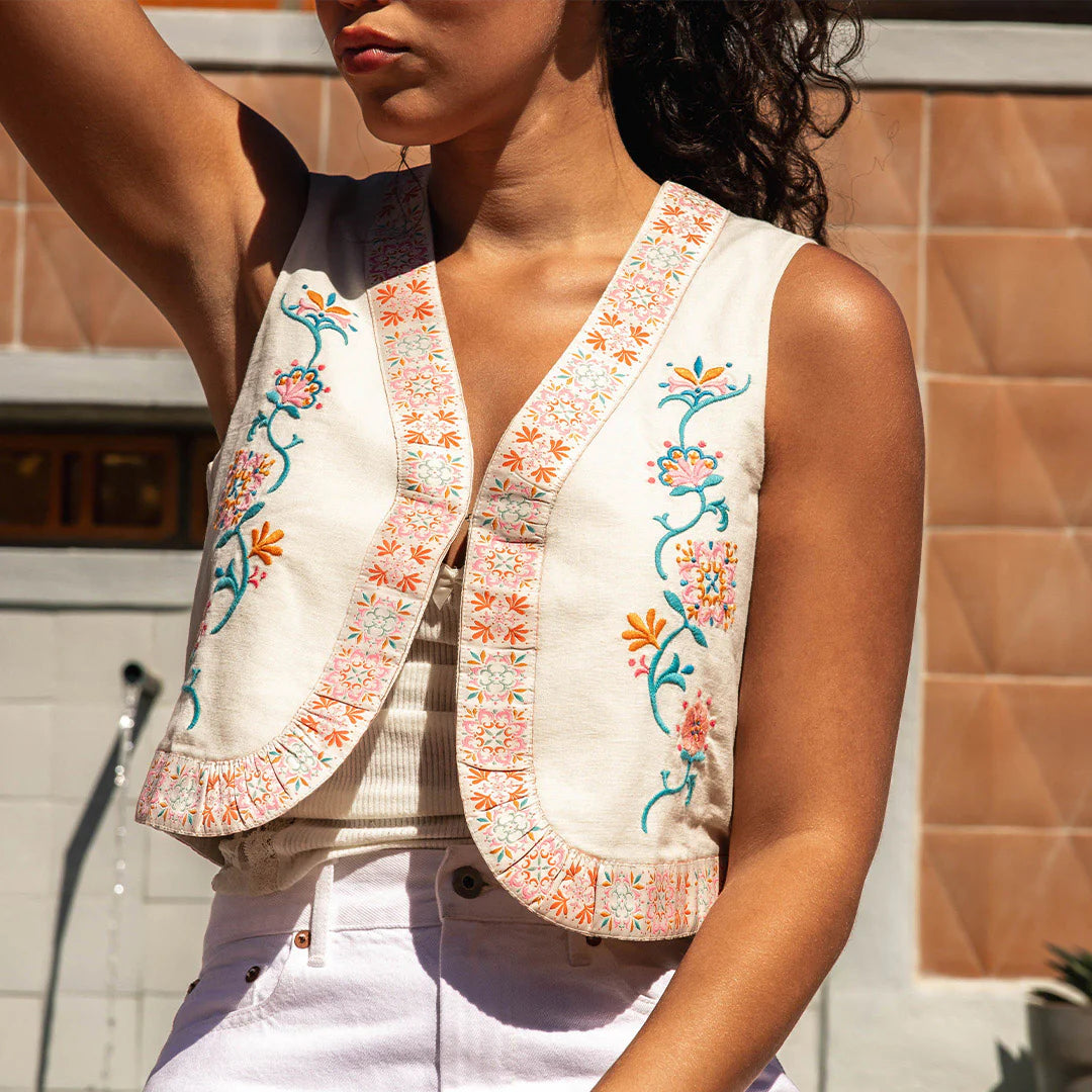 Sendero Provisions Co. Women's Frontier Fashion Vest in Vintage White