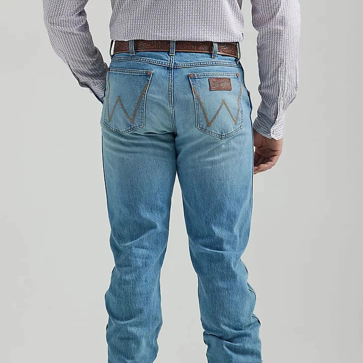 Wrangler Retro Men s Slim Straight Jean Lightwash