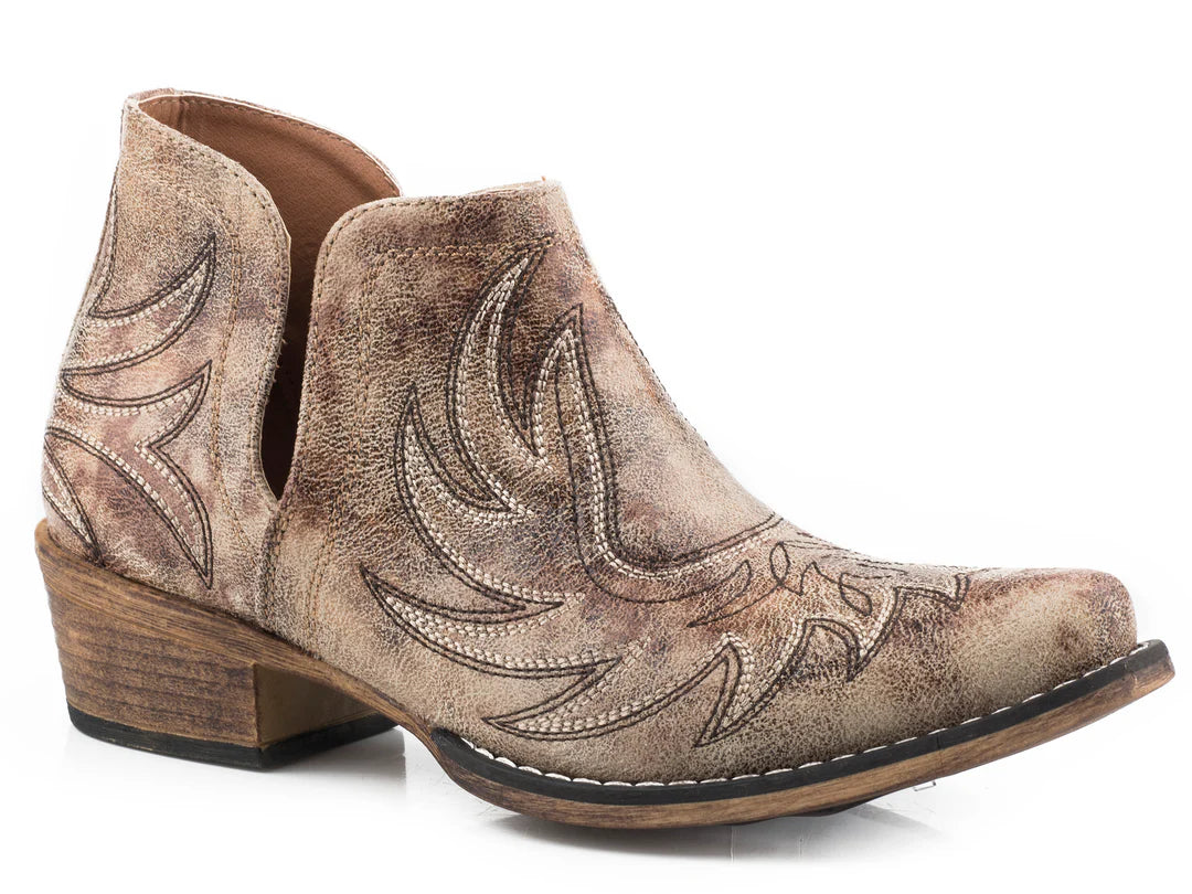 Roper Women's Ava Fashion Bootie in Tan