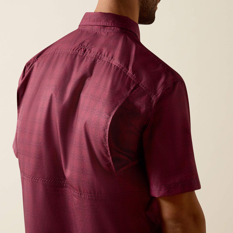 Ariat Men's S/S Printed VentTEK Classic Fit Button Down Shirt in Maroon Banner