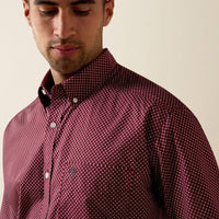 Ariat Men's S/S Pippin Classic Fit Shirt Western Button Down Shirt in Maroon Banner Geo Print