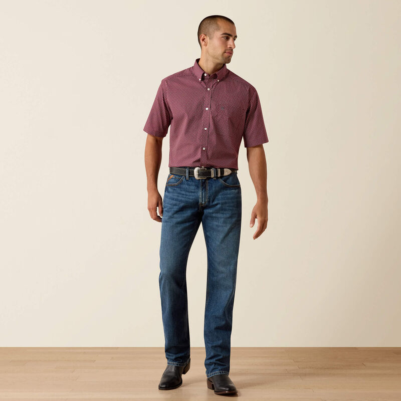 Ariat Men's S/S Pippin Classic Fit Shirt Western Button Down Shirt in Maroon Banner Geo Print