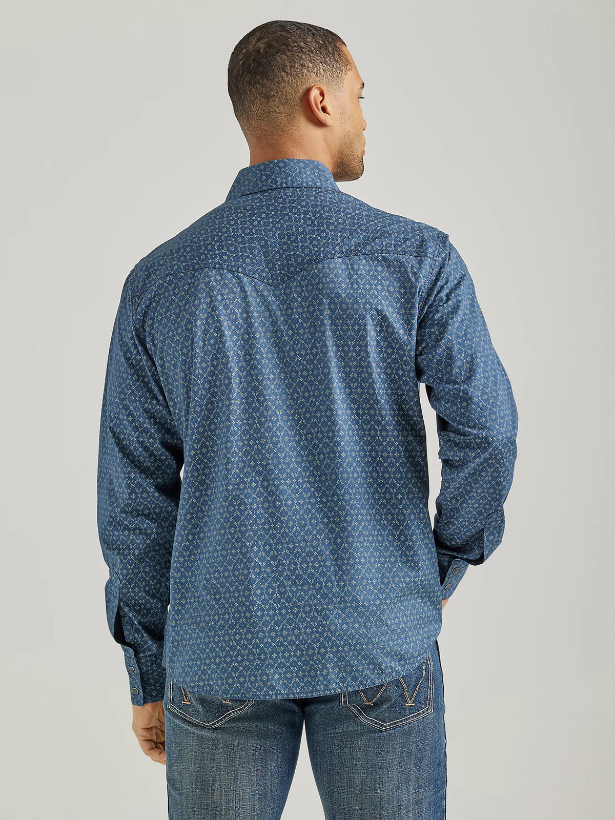 Men's Wrangler Retro Premium Western Snap Shirt in Blue Flower Chain