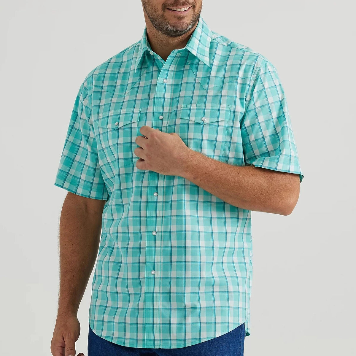 Wrangler Men's Wrinkle Resist S/S Western Snap Shirt in Racing Turquoise