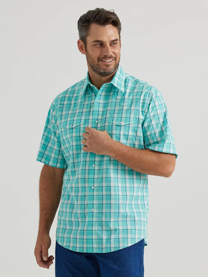 Wrangler Men's Wrinkle Resist S/S Western Snap Shirt in Racing Turquoise