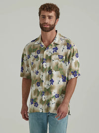 Wrangler Men's Coconut Cowboy Snap Front Camp Shirt in Hibiscus on Tan