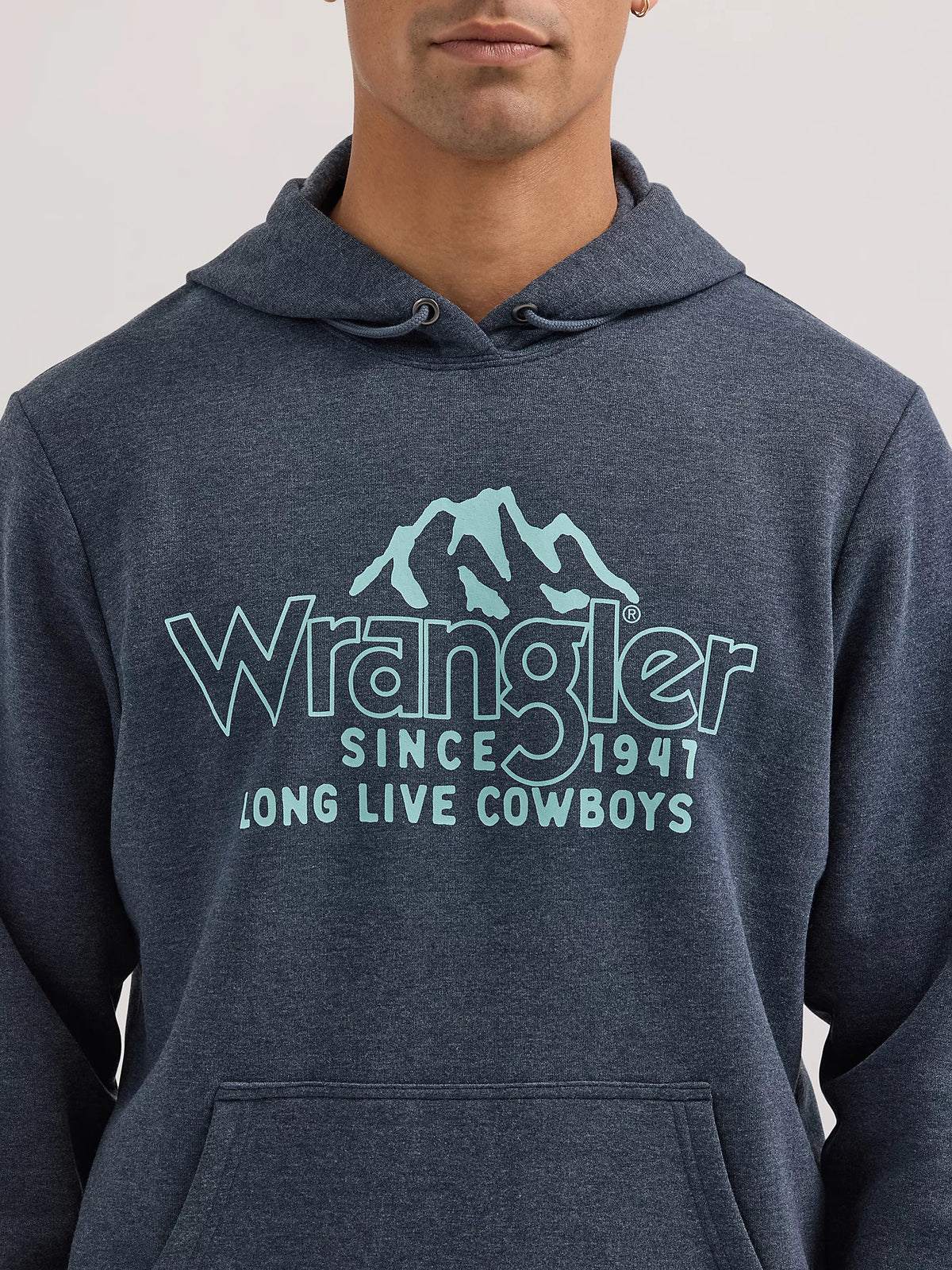 Wrangler Men's Mountain Crest Logo Pullover Hoodie in Dark Sapphire