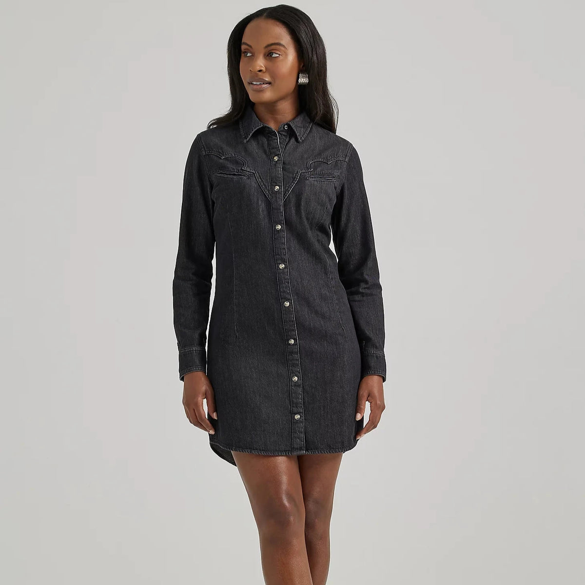 Wrangler Retro Women's Scallop Yoke Denim Western Snap Shirt Dress in Black