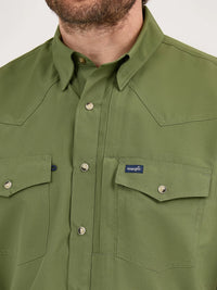 Wrangler Men's S/S Solid Performance Western Snap Shirt in Forest Green