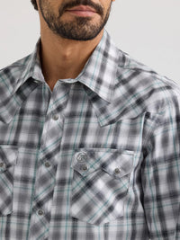 Wrangler Retro Men's L/S Sawtooth Pocket Plaid Western Snap Shirt in Smoky Grey