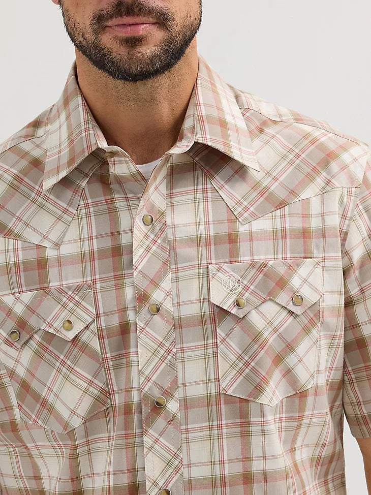 Wrangler Retro Men's S/S Sawtooth Pocket Plaid Western Snap Shirt in Wheat Brown