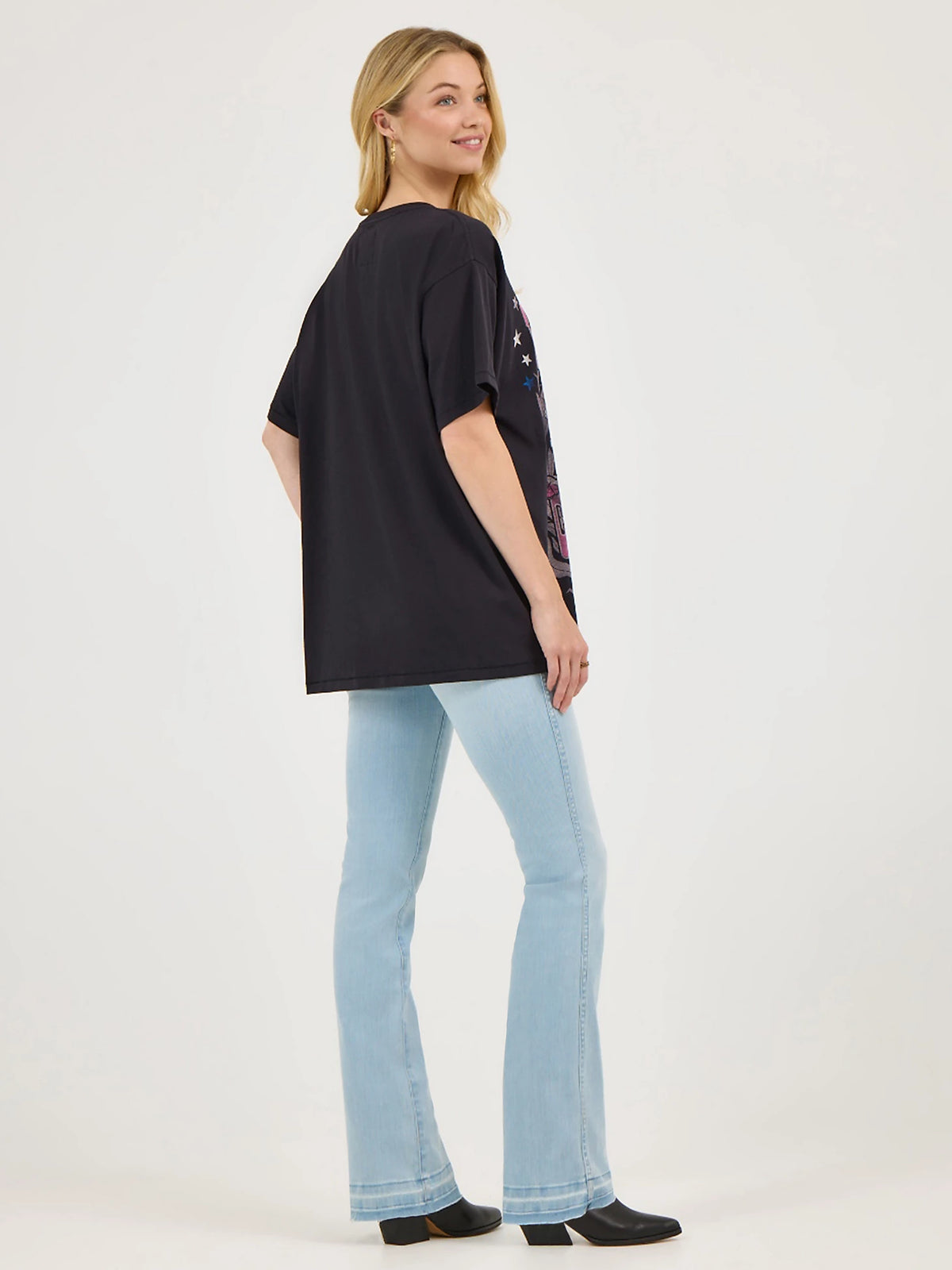 Wrangler x Lainey Wilson Long Live Cowgirls Oversized Tee in Black