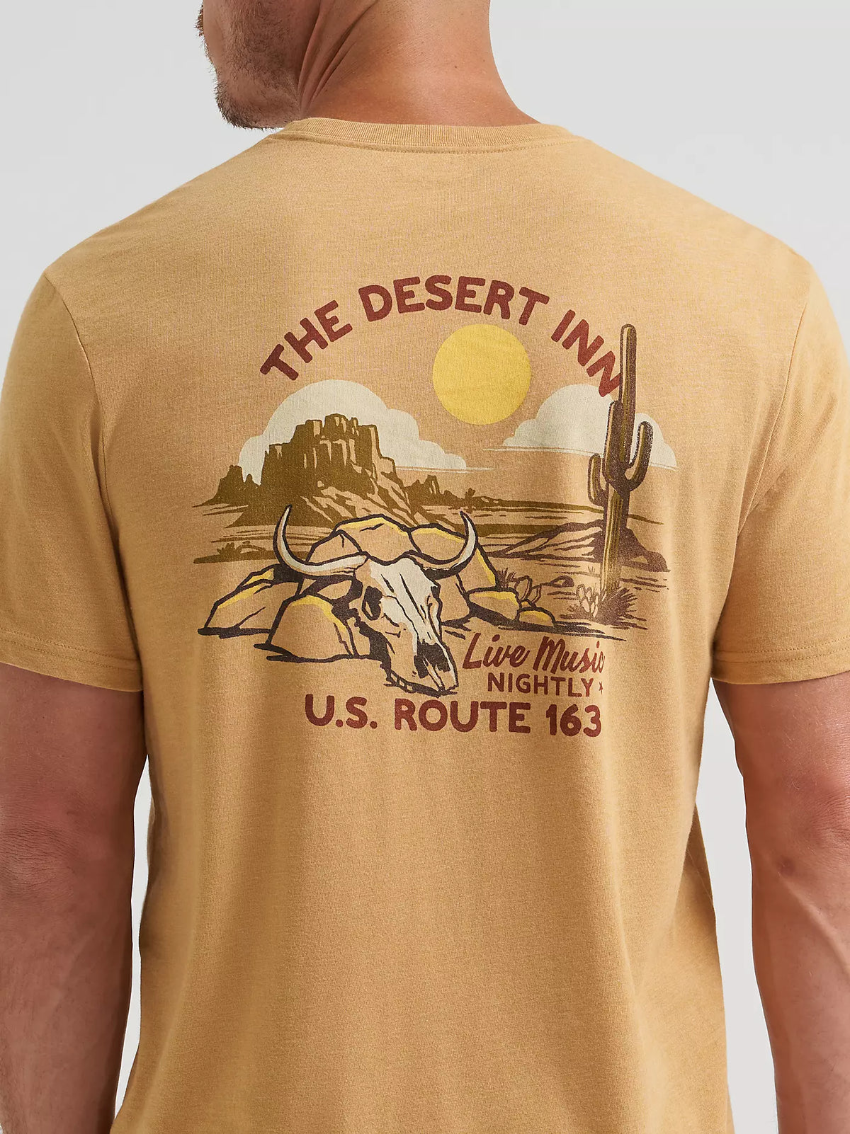 Wrangler Men's The Desert Inn Back Graphic T-Shirt in Apple Cinnamon Heather