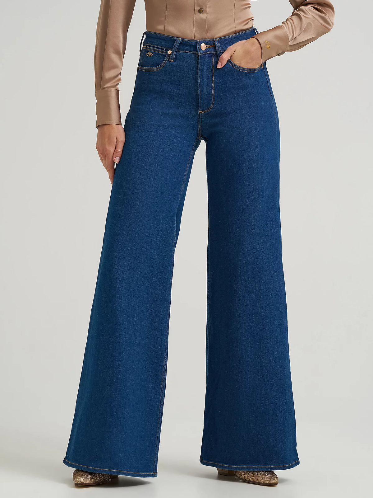 Wrangler x Lainey Wilson Cheeky Wide Leg Jean in Wrangler Blue