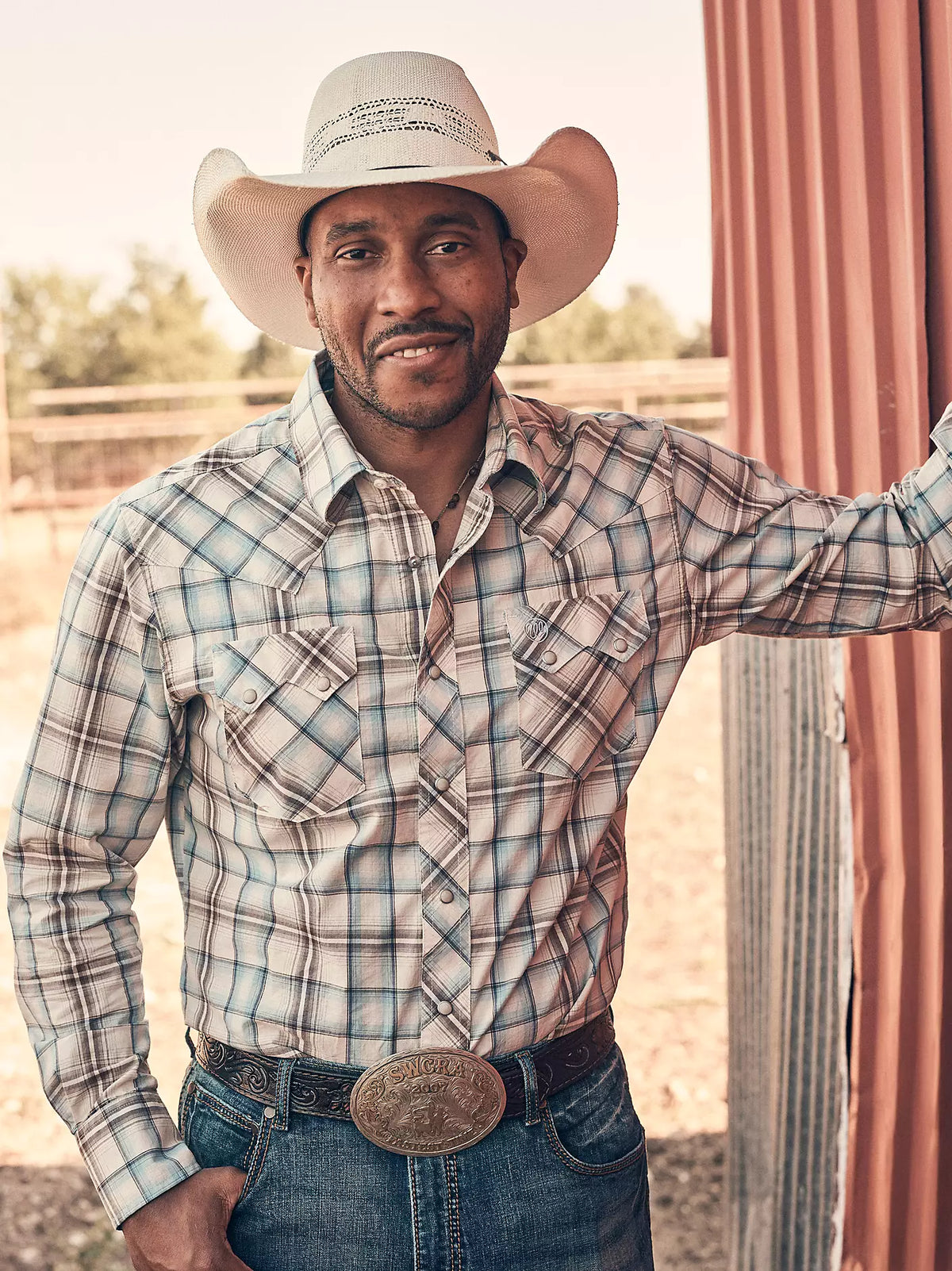 Wrangler Retro Men's L/S Sawtooth Pocket Plaid Western Snap Shirt in Historic Tan