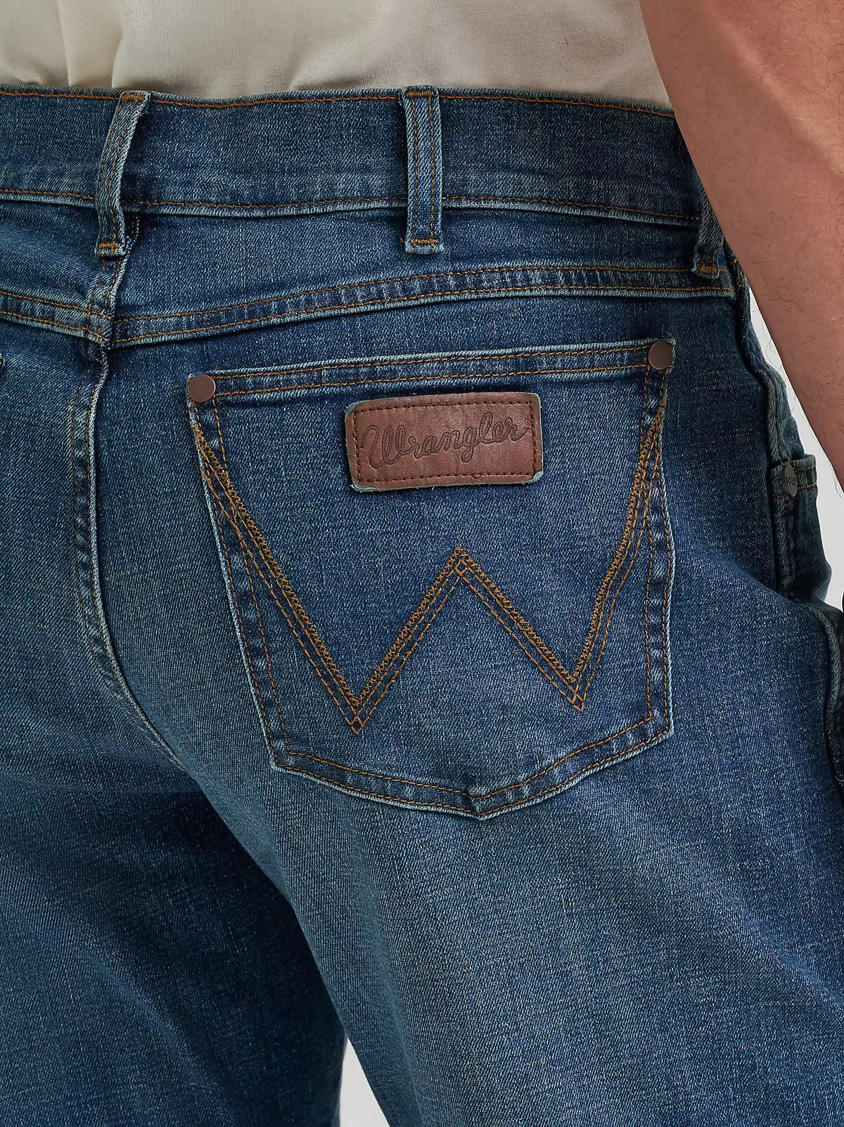 Wrangler Retro Men's Relaxed Bootcut Jean in Adkins