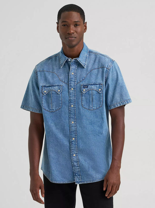 Wrangler Men's S/S Vintage-Inspired Sculpted Yoke Denim Snap Shirt in Light Wash Denim