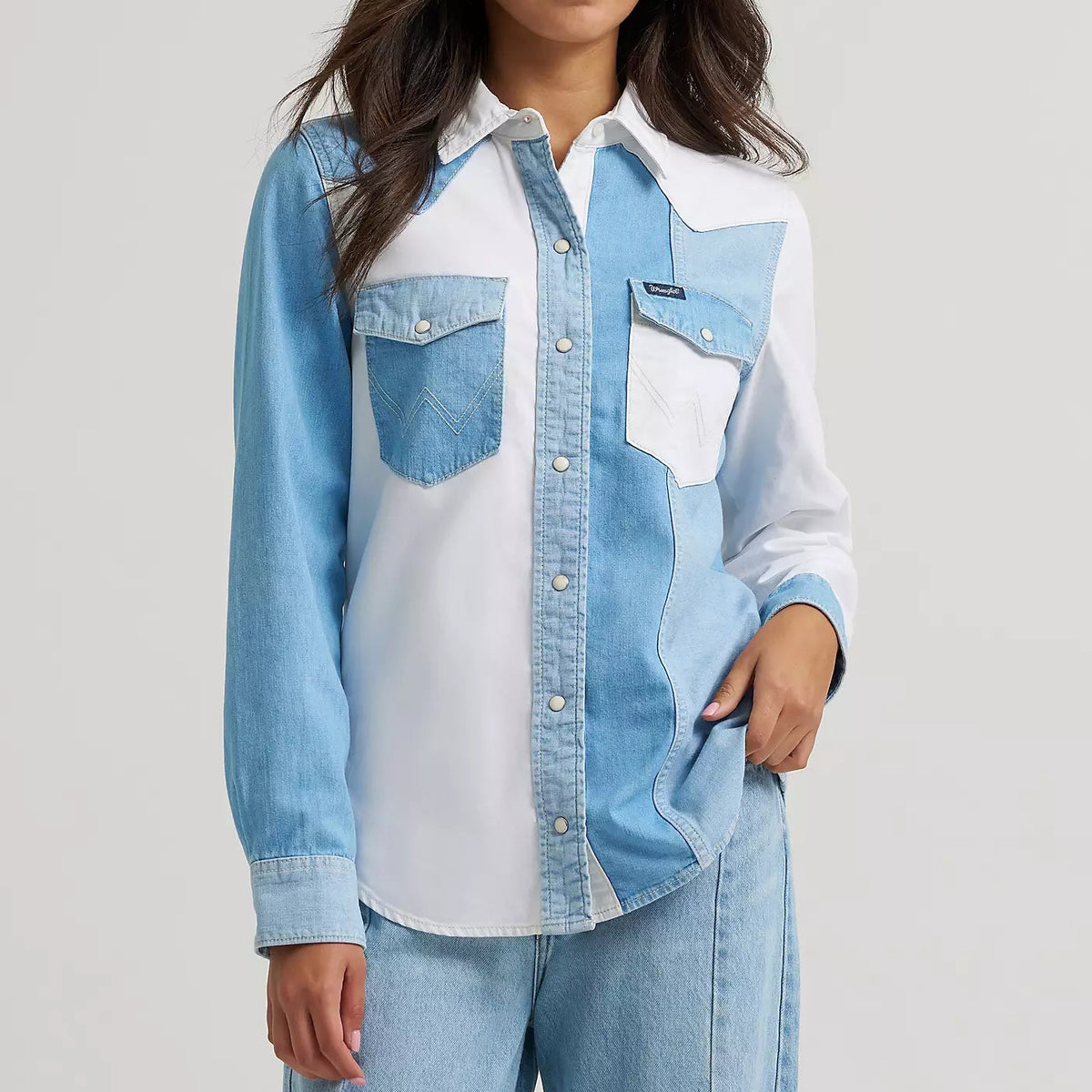 Wrangler Retro Women's Vintage Fit Pieced Denim Western Snap Shirt