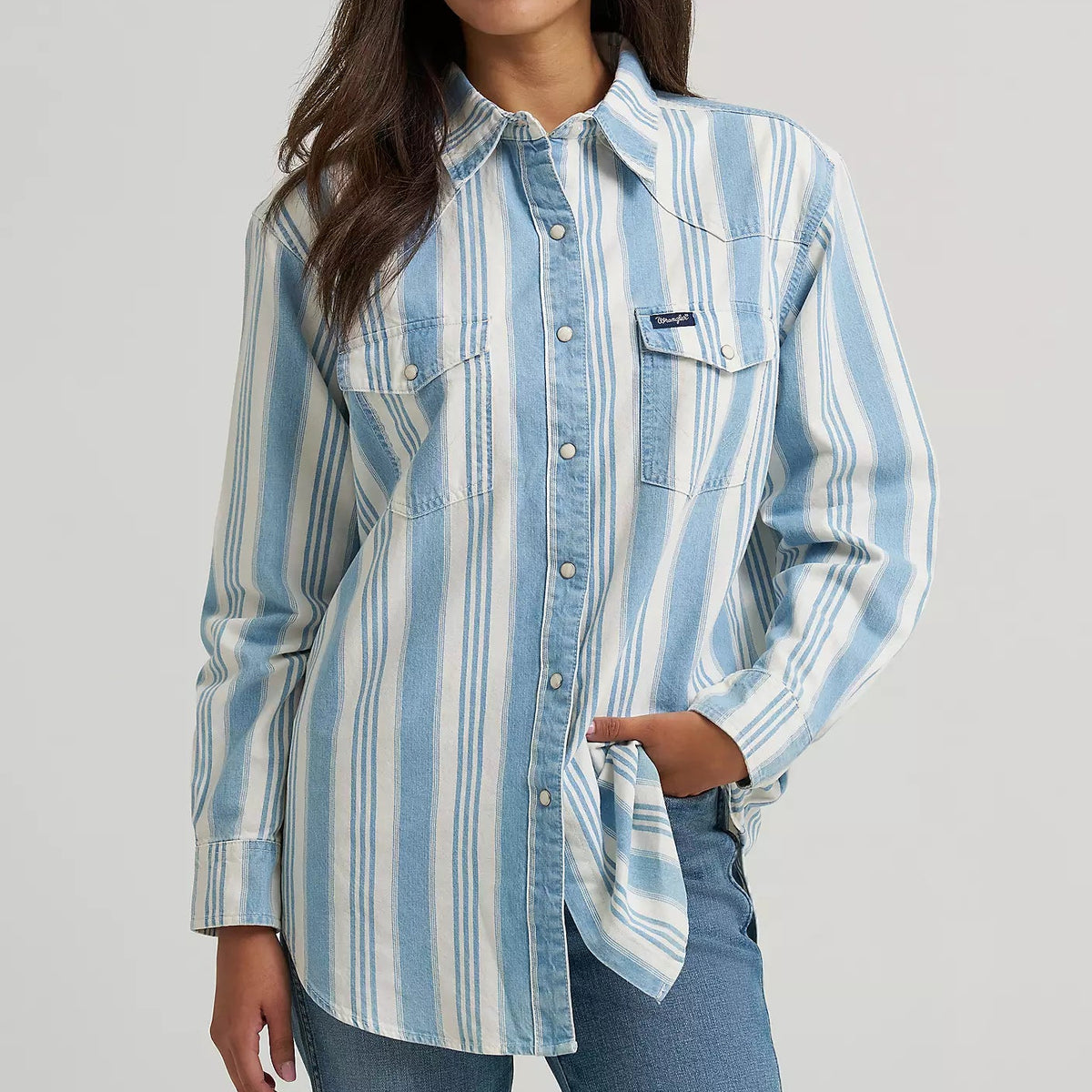 Wrangler Women's Retro L/S Brushpopper Boyfriend Western Snap Shirt in Pale Blue