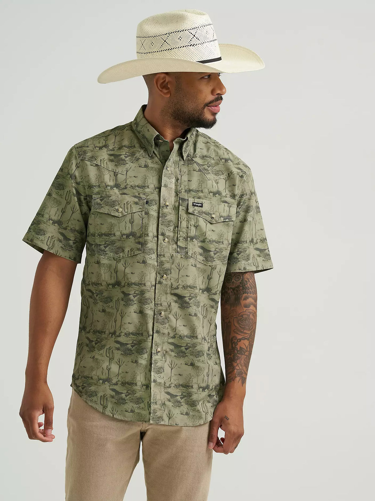 Wrangler All Terrain Gear Men's S/S Print Performance Snap Shirt in Olivine Green