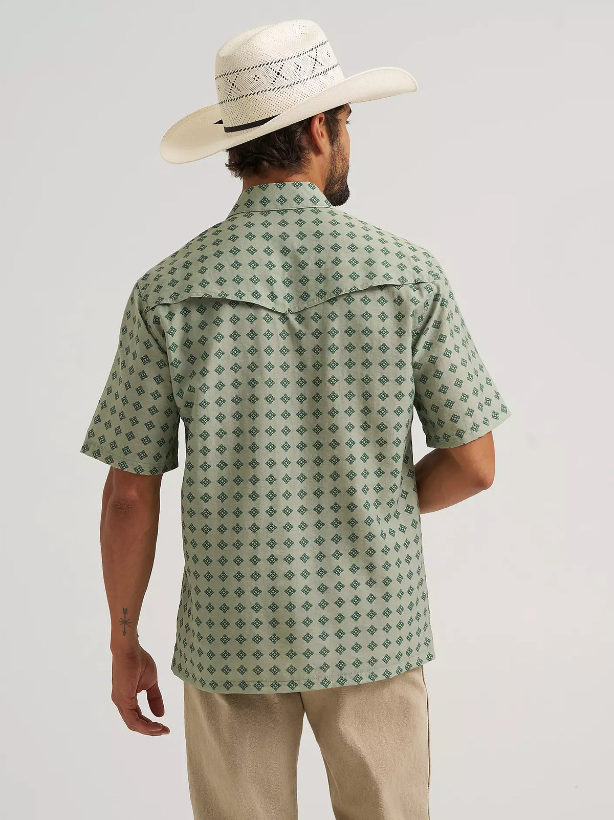 Wrangler All Terrain Gear Men's S/S Clean Snap Shirt in Foulard Tea