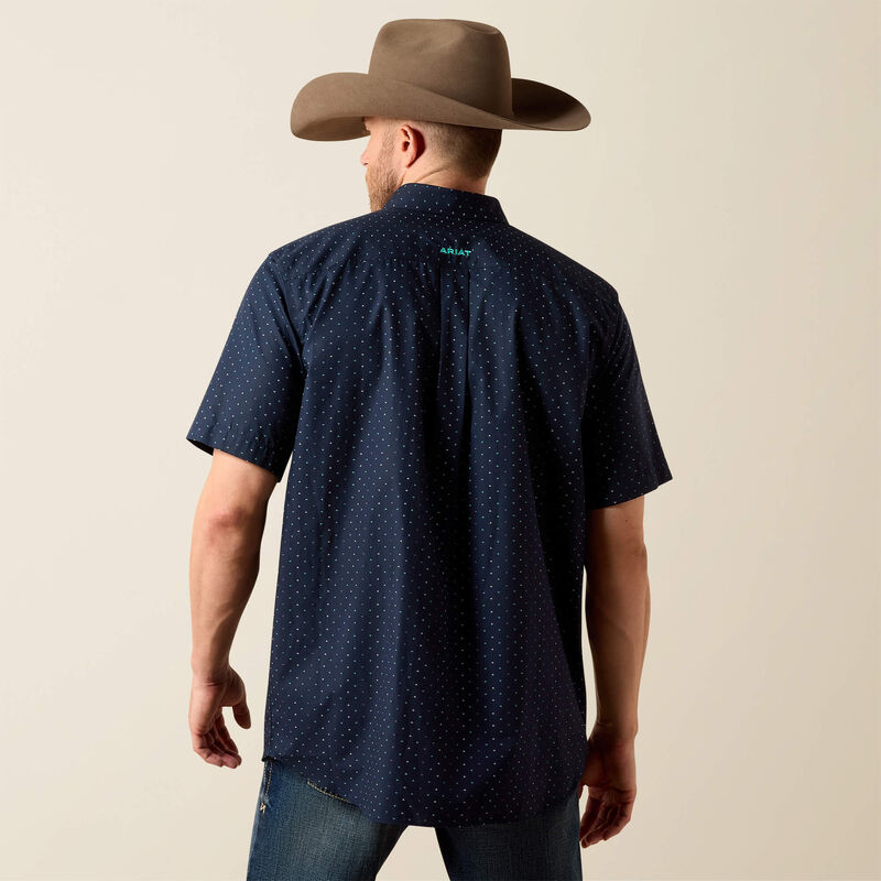 Ariat Men's S/S Willem Classic Fit Button Down Western Shirt in Black Mini Leaf Print