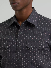 Wrangler Retro® Men's L/S Sawtooth Western Snap Shirt in Obsidian Chain