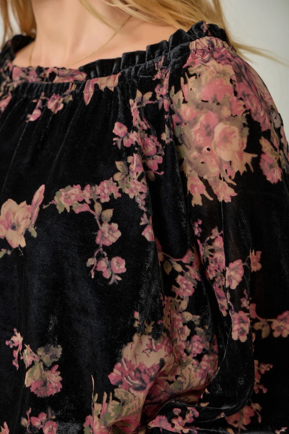 Women's Velvet Burnout On/Off Shoulder Blouse in Floral Black