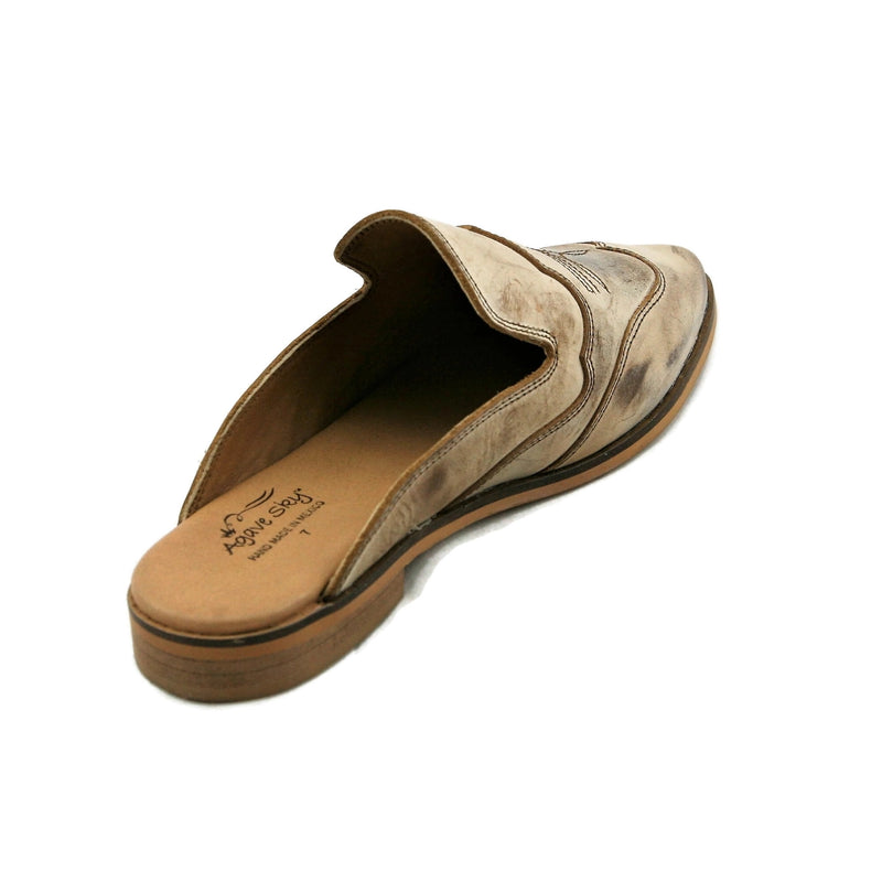 Agave Sky Women's Adaire Flat Classic Mule in Old Waxy Camel