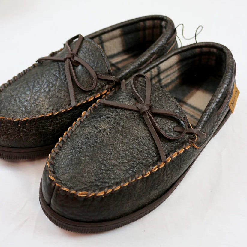 Twister Men's Jason Moccasin Slippers in Brown