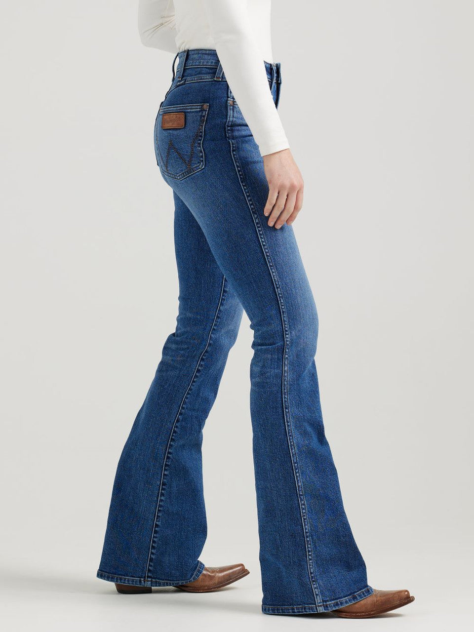 Wrangler Retro Women's Bailey High Rise Flare Jean in Aria