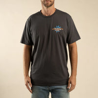 Sendero Provisions Co. Men's Sol Vida Graphic Tee In Charcoal