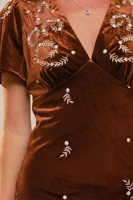 Women's S/S Floral Embroidered Midi Velvet Dress in Brown Large Women's S/S Floral Embroidered Midi Velvet Dress in Brown Large