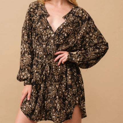 Women's L/S Crinkle Ditsy Floral Raw Hem Shift Dress in Black