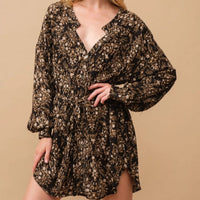 Women's L/S Crinkle Ditsy Floral Raw Hem Shift Dress in Black