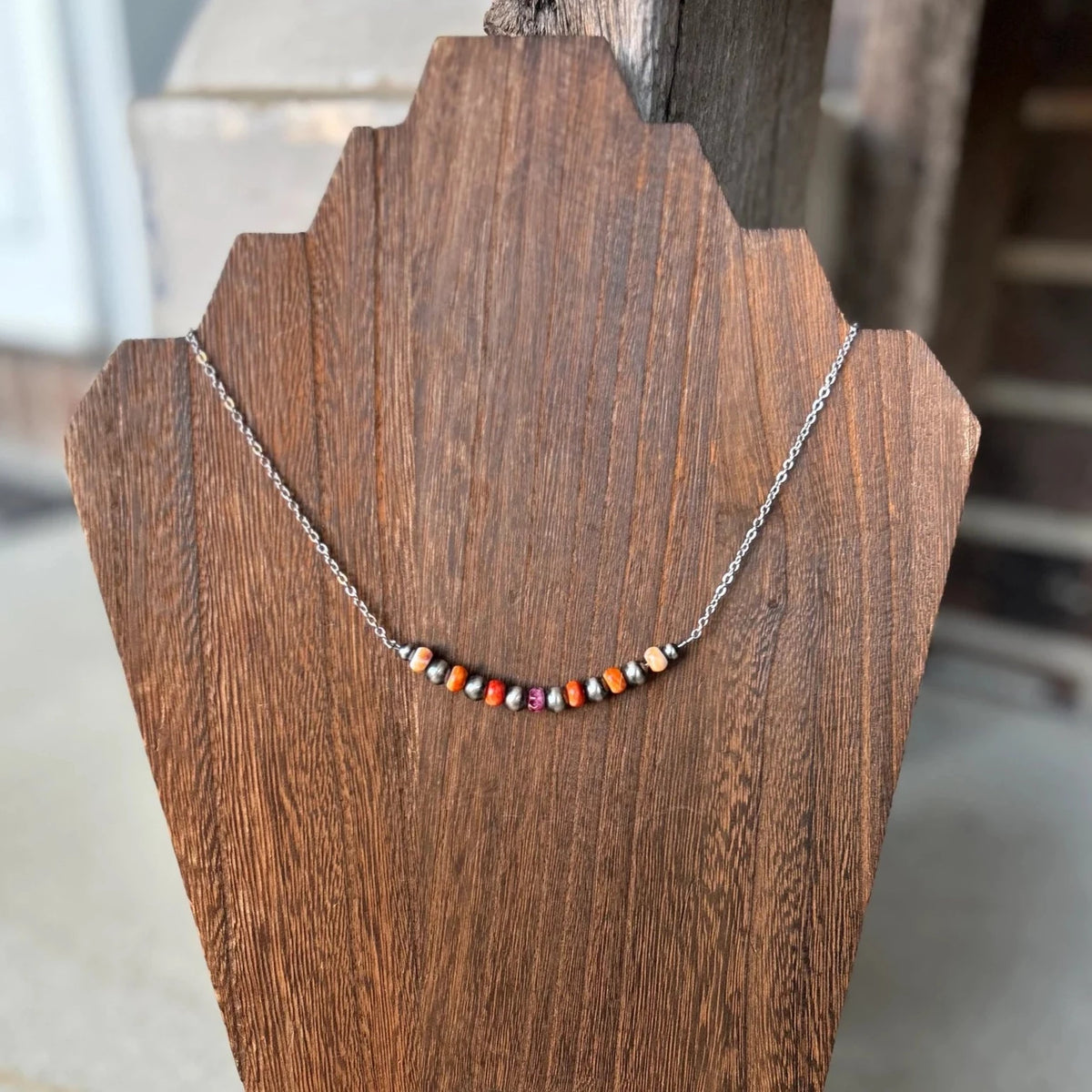 Ombré Spiny Oyster Navajo Pearl Bar Necklace