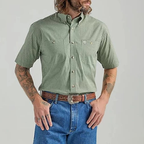 Wrangler Men's George Strait S/S Button Down Shirt in Green Plaid